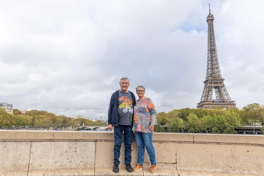 Paris: Eiffel Area Private Photoshoot - Who this private Eiffel photoshoot is best for