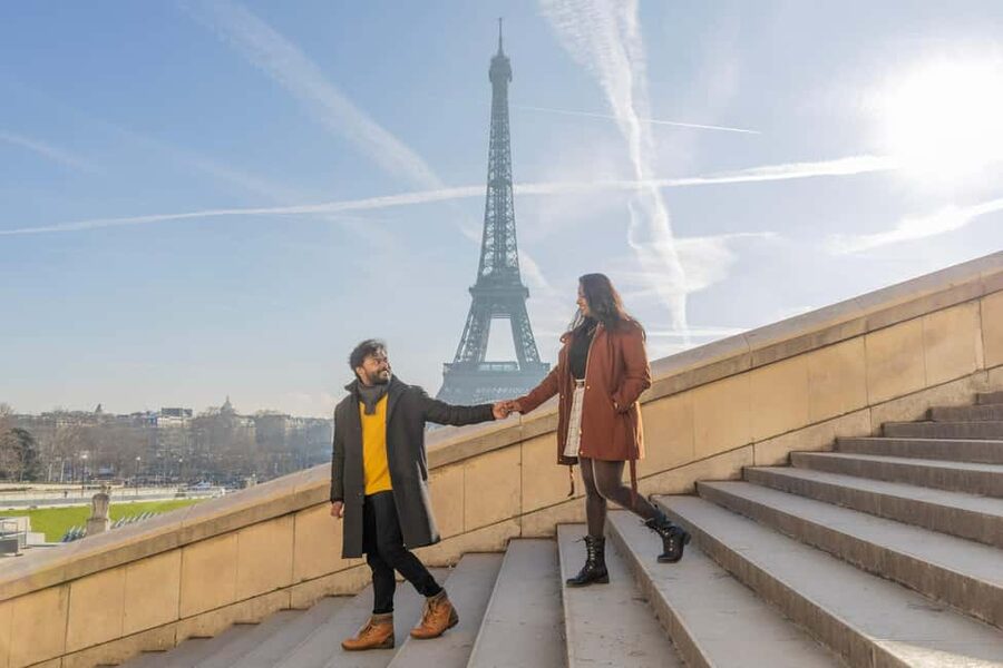 Paris: Eiffel Area Private Photoshoot - Where you meet, and how the 25 minutes stay easy