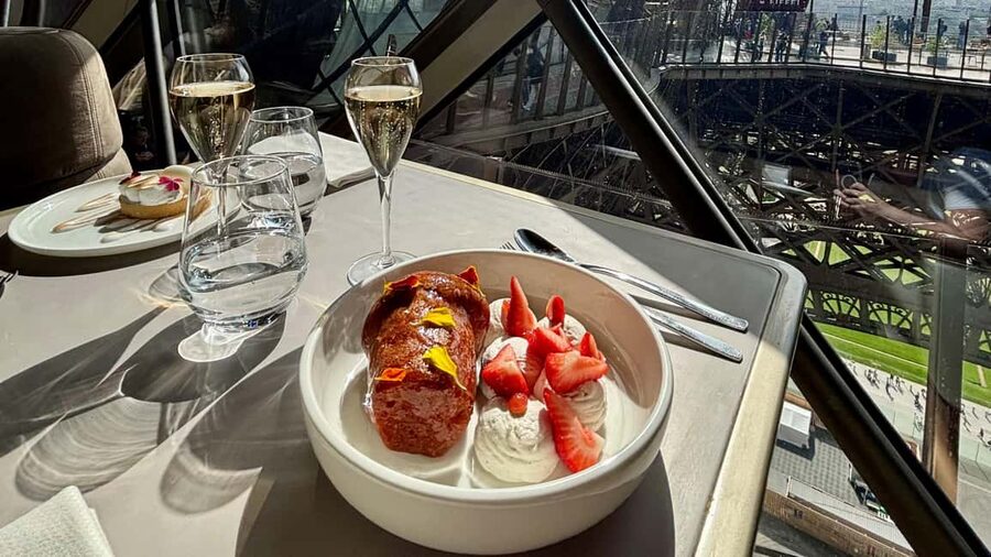 Paris: Eiffel Tower Dining, Gustave Menu at Madame Brasserie - After dinner: roaming level 1 with the lights on