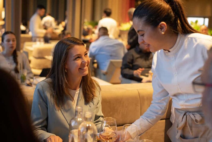 Paris: Eiffel Tower Dining, Gustave Menu at Madame Brasserie - Arriving at the Eiffel Tower, and getting inside without stress
