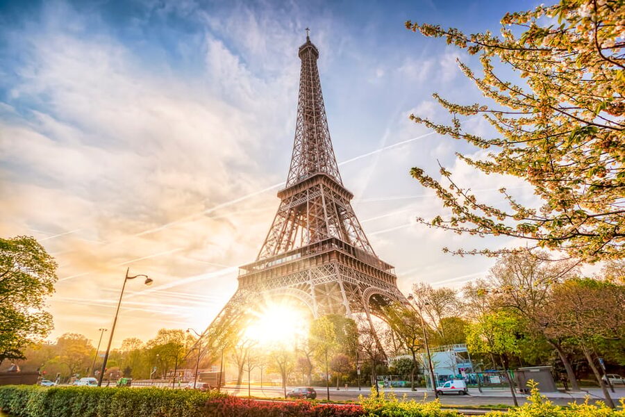 Paris: Eiffel Tower, Dinner Cruise and Moulin Rouge Show - Who this tour suits best