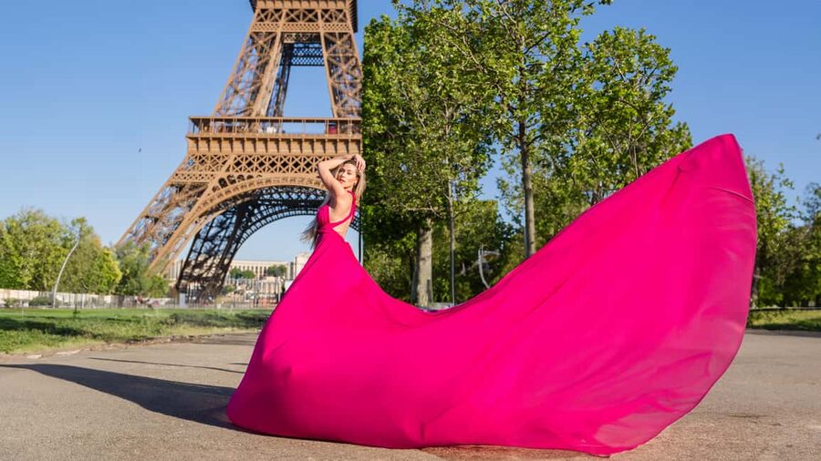 Paris: Eiffel Tower Flying-Dress Photoshoot jonadress - Place du Trocadéro: The Eiffel Tower Backdrop That Does the Heavy Lifting