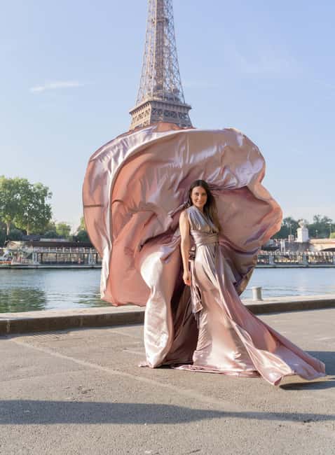 Paris: Eiffel Tower Flying-Dress Photoshoot jonadress - Pont d’Iéna Meet-Up, and How the Dressing Part Works
