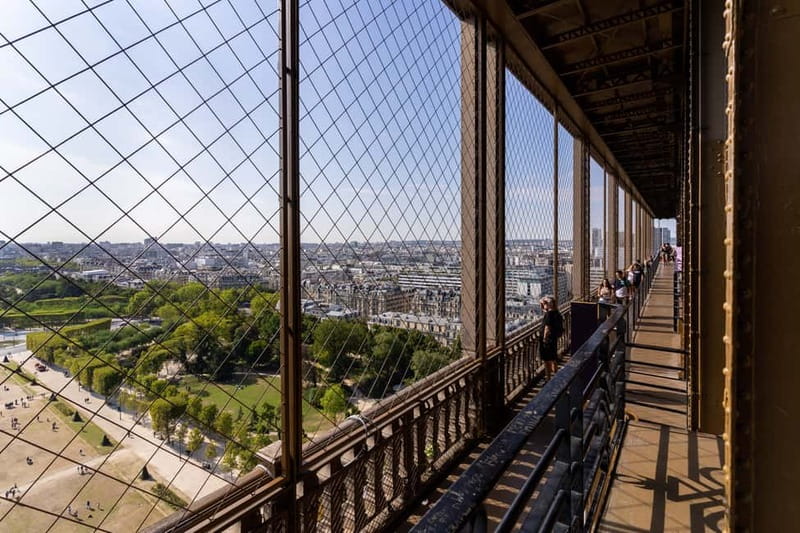 Paris: Eiffel Tower Guided Tour and Seine River Cruise - What the Best Guides Seem to Do Right, From Armani to Gabrielle
