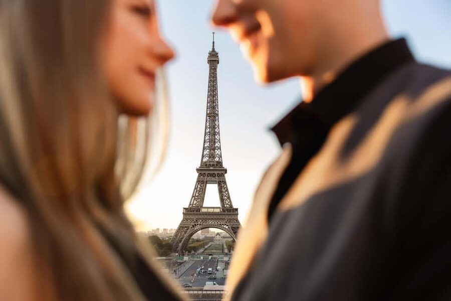 Paris: Eiffel Tower Photoshoot - The Photo Process: Posing Help, Quick Shooting, and Real Editing