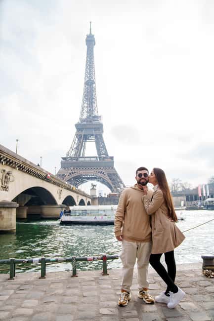 Paris: Eiffel Tower Photoshoot with a Professional - The retouching difference: polished photos without looking fake