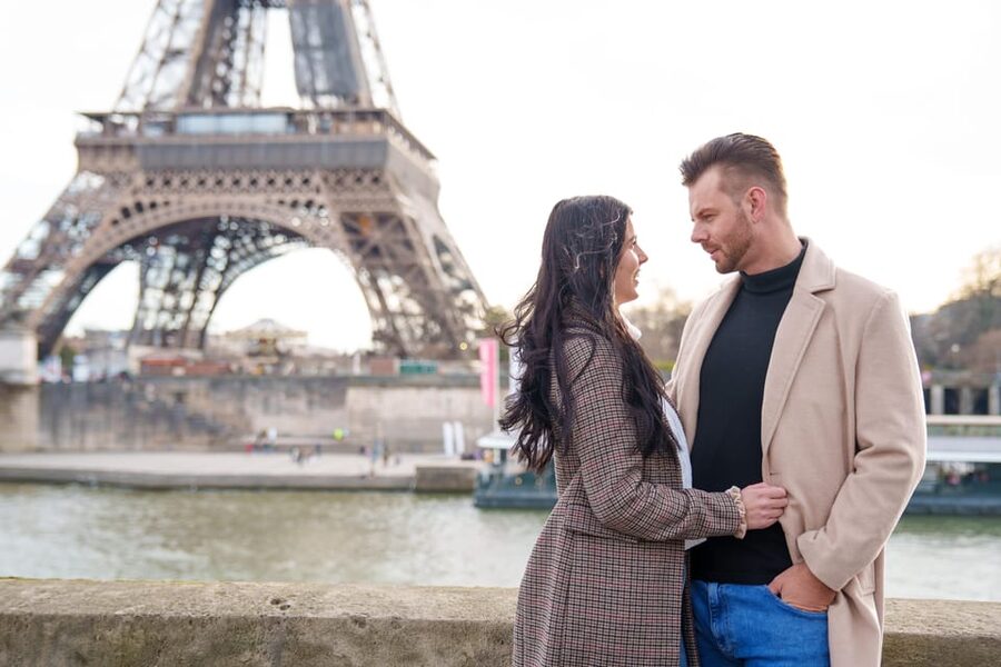 Paris: Eiffel Tower Photoshoot with a Professional - Price and value: $29 per group up to 8, what you really get