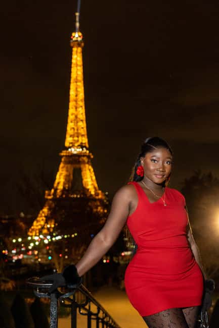 Paris: Eiffel Tower Private Professional Photoshoot - Eiffel Tower photo stop: the payoff shot, guided in 30 minutes