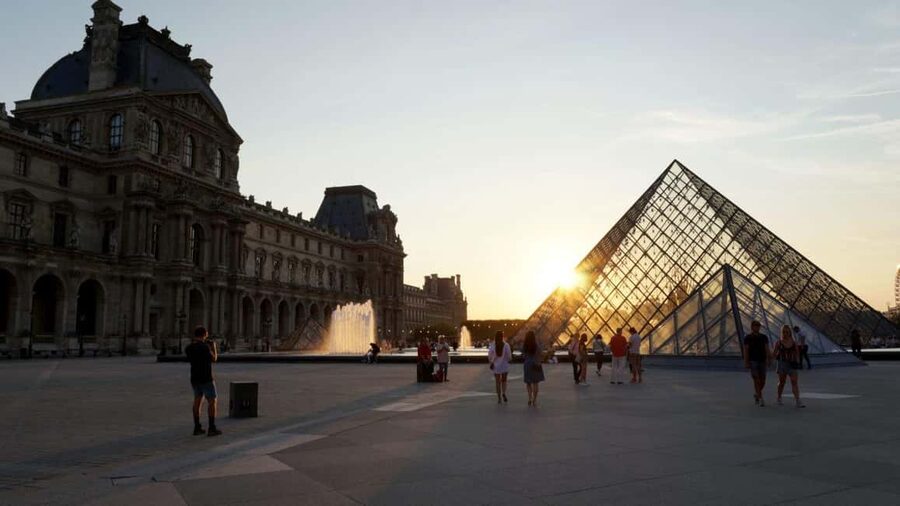 Paris: Eiffel Tower&Seine River Electric Bike Tour 3 hours - Eiffel Tower Photo Moment, Then You Roll Out Like a Local