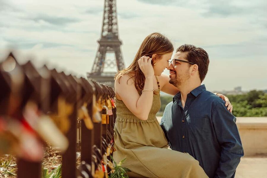 Paris: Eiffel Tower Street Photoshoot - Key things that make this photoshoot work
