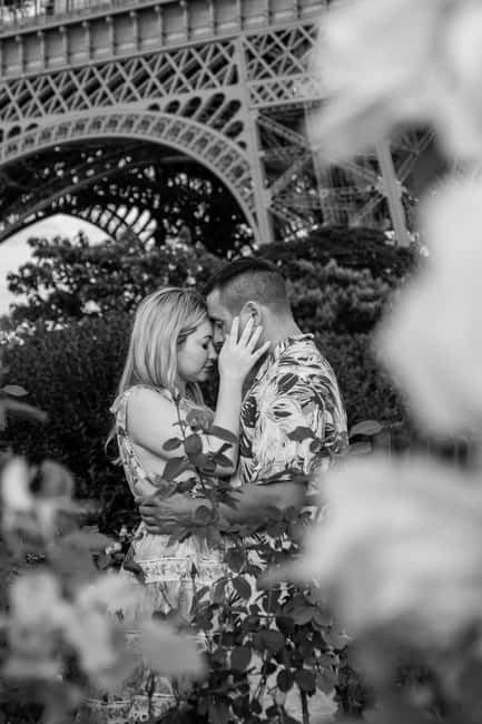 Paris: Eiffel Tower Street Photoshoot - Renato’s style: fun direction without the awkwardness