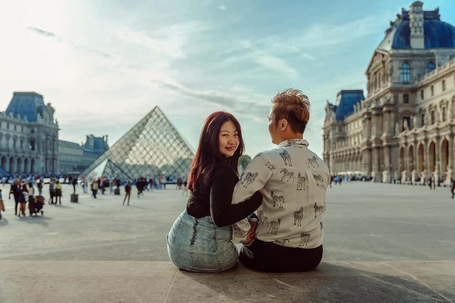 Paris: Eiffel Tower Street Photoshoot - Should you book this Eiffel Tower street photoshoot?
