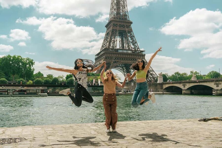 Paris: Eiffel Tower Vintage Photoshoot - Why this Eiffel Tower session feels like analog Paris
