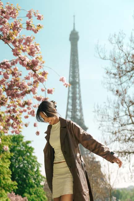 Paris: Eiffel Tower Vintage Photoshoot - Timing, weather, and session length that fits real travel days