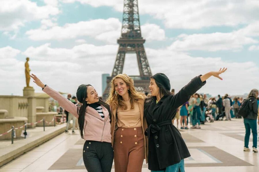 Paris: Eiffel Tower Vintage Photoshoot - Should you book this vintage photoshoot near the Eiffel Tower?