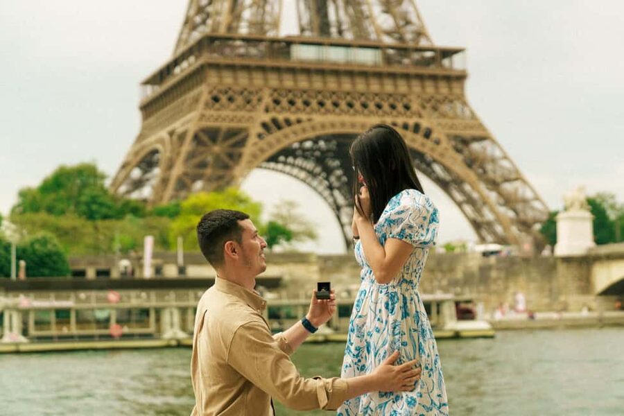 Paris: Eiffel Tower Vintage Photoshoot - Meeting at Théâtre de Chaillot: what the first minutes are like