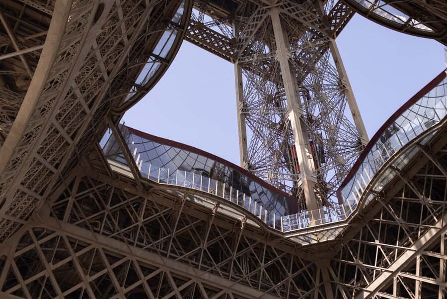 Paris: Elegant Dinner with Drinks in the Eiffel Tower - Seating and views: Cœur Brasserie versus Seine View