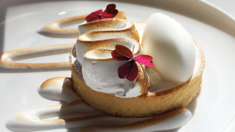 Paris: Elegant Dinner with Drinks in the Eiffel Tower - Price and value: is $152 per person worth it?