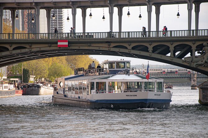 Paris en Scene 3 Course Seine River Dinner Cruise - Paris en Scene 3, what the experience is really like on the water