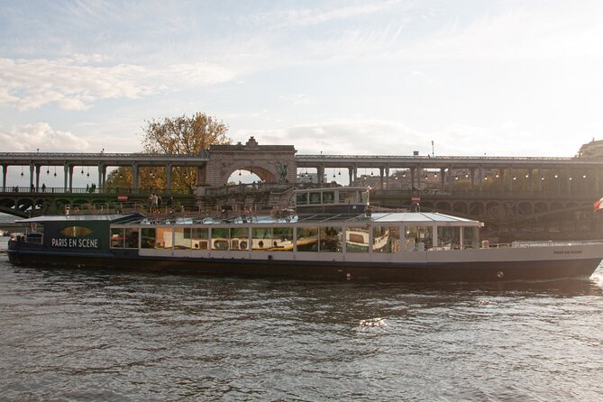 Paris en Scene 3 Course Seine River Dinner Cruise - Who should book Paris en Scene 3?