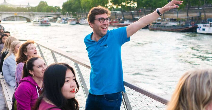 Paris: Evening Bike and Boat Tour - The first ride: start with Notre-Dame vibes, then link to the Seine