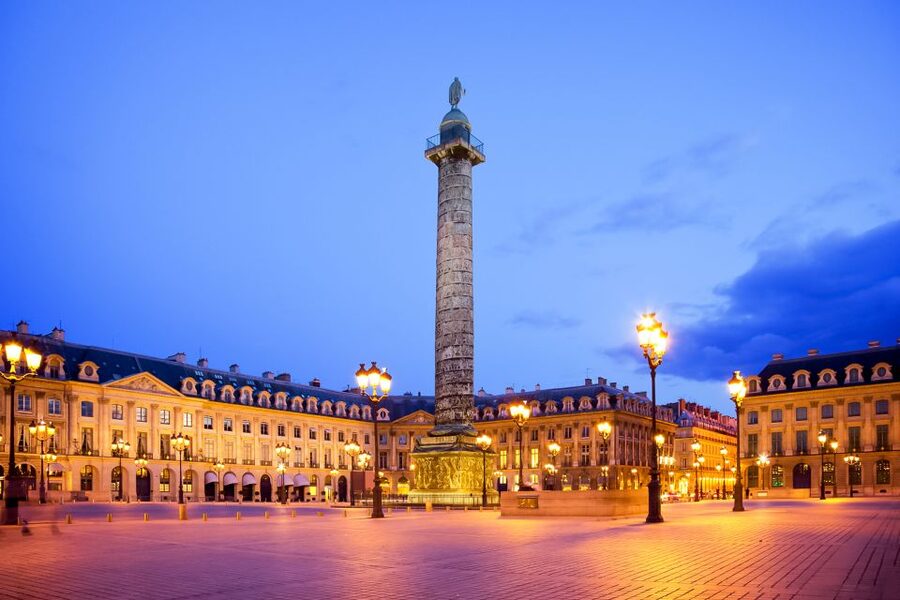 Paris: Evening Sightseeing Tour and Moulin Rouge Show - Using the ParisCityVision app commentary, and why earphone sets are your job