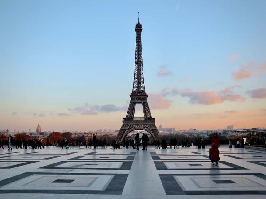 Paris: Explore the City of Light on a Magical Walking Tour - The Seine River stretch: views that set the tone fast