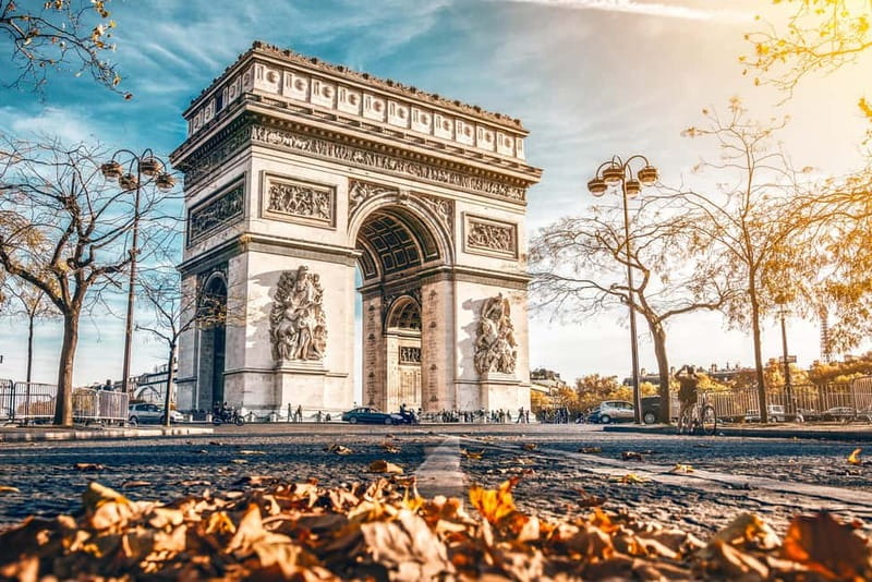 Paris: Explorer Pass with 3, 4, 5, 6, or 7 Attractions - Montmartre: walking tour plus a meal experience