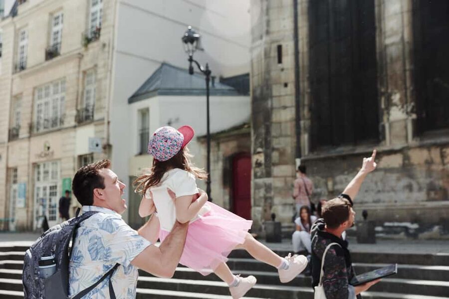 Paris Family Adventure: Quest for Kids & Seine Cruise Pass - Pace, walking, and what to pack for a smooth 3 hours