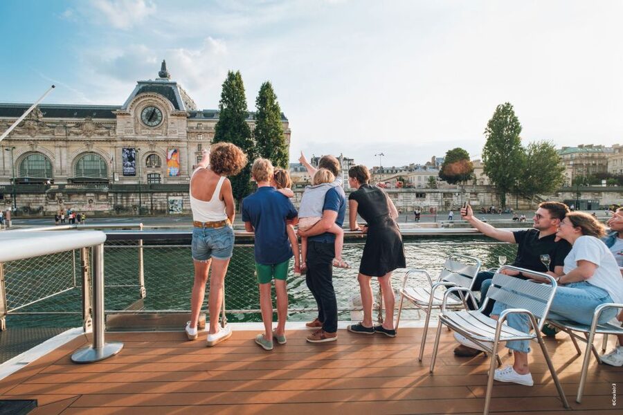 Paris: Family-Friendly River Seine Guided Cruise - When a microphone matters, and what to do about it