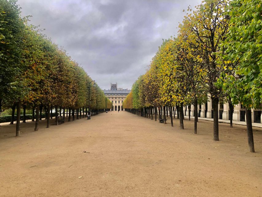 Paris: Fashion History Walking Tour in the Heart of Paris - Ending at Place de la Concorde: perfect launchpad for your next stop