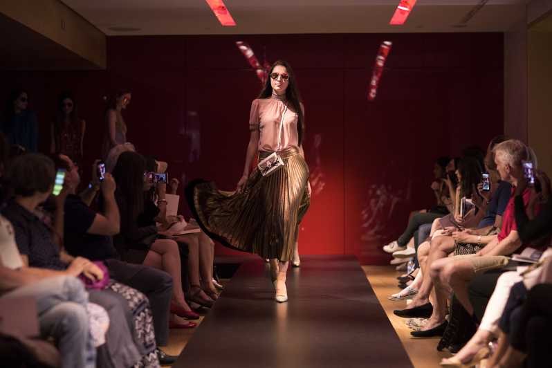 Paris: Fashion Show at Galeries Lafayette Haussmann - Getting to Salon Opéra fast and scoring better seats