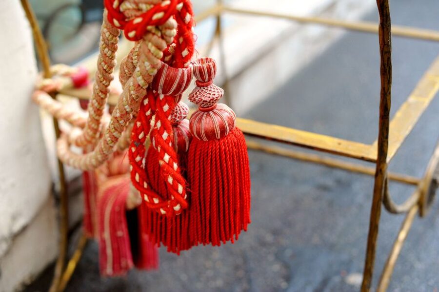 Paris: Flea Market Insider's Tour in Extra-Small Group - Meeting at Porte de Clignancourt, then straight into the market