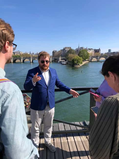 Paris: French Monarchy Intrigues Walking Tour - A short bakery pause, with snacks you pay for yourself