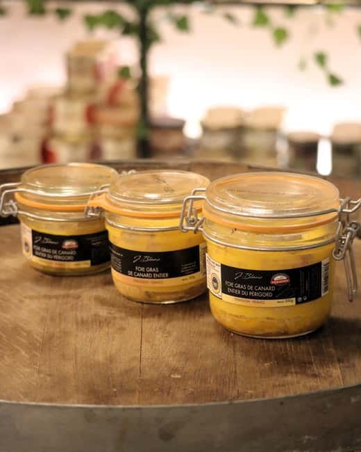 Paris: French wine tasting with cheeses and charcuterie - The core tasting: 4 glasses of French wine with pairings