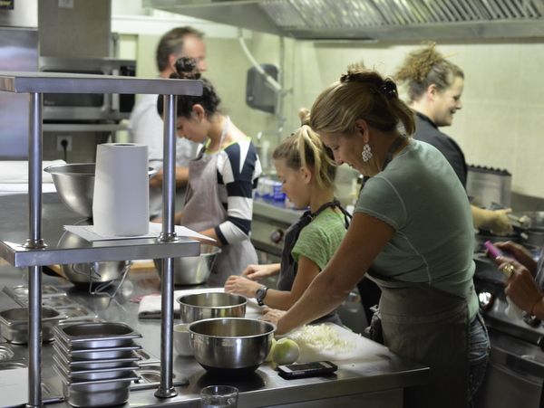 Paris: Full-Day Cooking Class, Market Tour and Lunch - Breakfast at Le Foodist, then straight into the Latin Quarter day