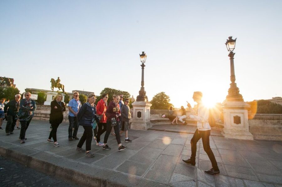 Paris: Ghosts, Legends & Mysteries Evening Walking Tour - How the Guides Make It Work: Storytelling, Humor, and Pace