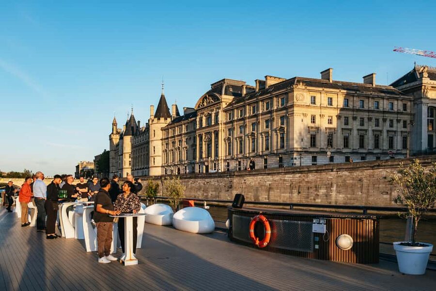 Paris: Gourmet Dinner Cruise on Seine River with Live Music - Who this is best for in Paris