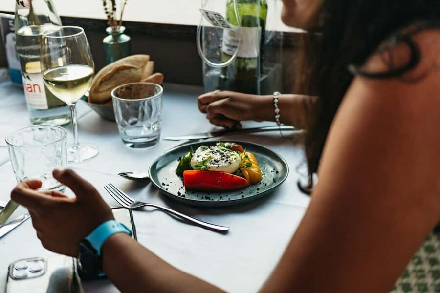 Paris: Gourmet Dinner Cruise on Seine River with Live Music - Before you board at 2 Rue du Ranelagh: timing and what to wear