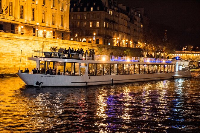 Paris Gourmet Dinner Seine River Cruise with Singer and DJ Set - The pre-cruise window: what to do once you arrive early