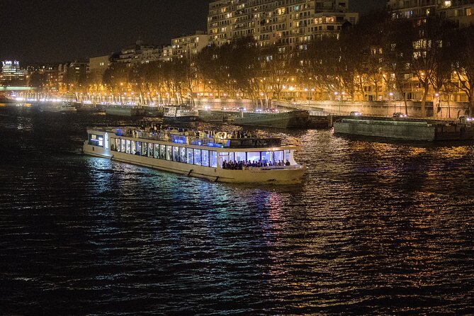 Paris Gourmet Dinner Seine River Cruise with Singer and DJ Set - Bridges, the right bank, and photo moments that actually work