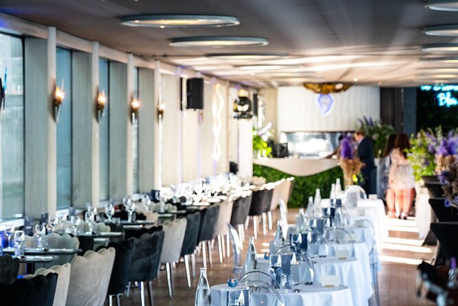 Paris Gourmet Dinner Seine River Cruise with Singer and DJ Set - Where to meet at the dock, and why your timing matters