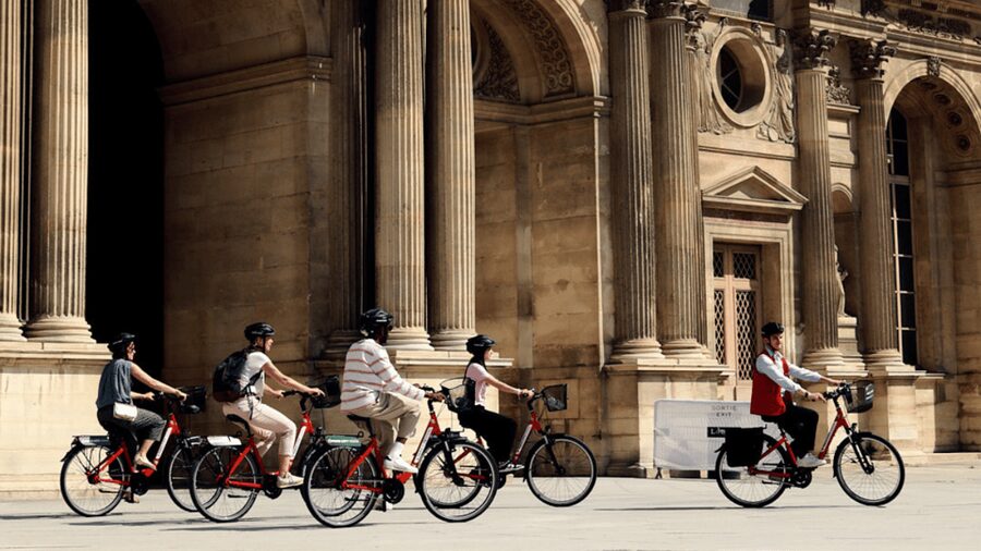 Paris Guided Bike Tour - A real stop for food vibes around Fontaine Saint-Michel