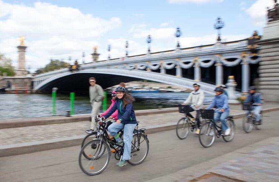 Paris: Guided Bike Tour of Must-See Sights - Place de la Concorde, Tuileries Gardens, and Grand Palais: The Paris Axis