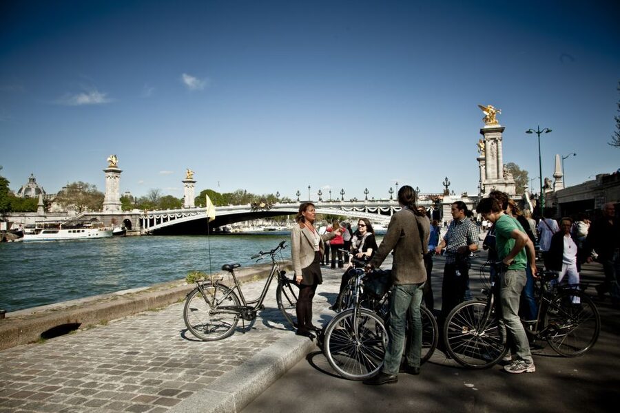 Paris: Guided Bike Tour of Must-See Sights - Notre-Dame to Trocadéro: Fast Access to the Right Views