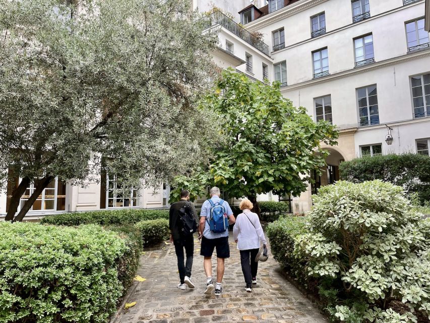 Paris: Guided Champagne & Food Tour in St-Germain-des-Pres - Saint-Germain-des-Prés, where Champagne fits the street plan