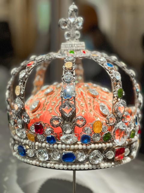 Paris: Guided tour in PORTUGUESE at the Louvre-semi-private - Photo stops inside the galleries, and how to make them count