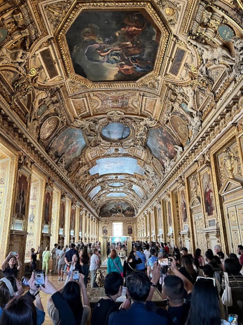 Paris: Guided tour in PORTUGUESE at the Louvre-semi-private - Price and value: what $143 includes and why it can be a smart spend