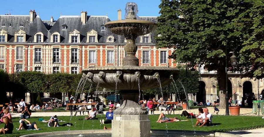 Paris: Guided tour of Marais in German - Musée Carnavalet: museum context, with smart expectations