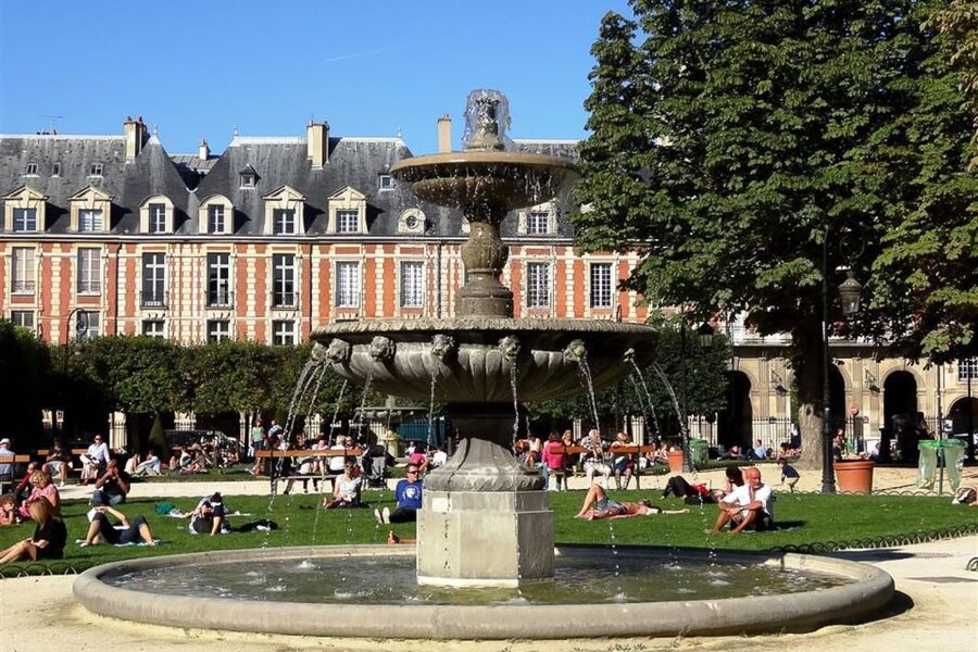 Paris: Guided tour of Marais in German - “Last traces” and how to read the neighborhood in two hours
